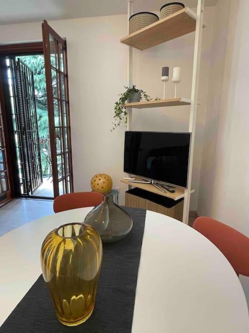 Grazioso Appartamento In Condominio Nel Verde Буччинаско Екстер'єр фото